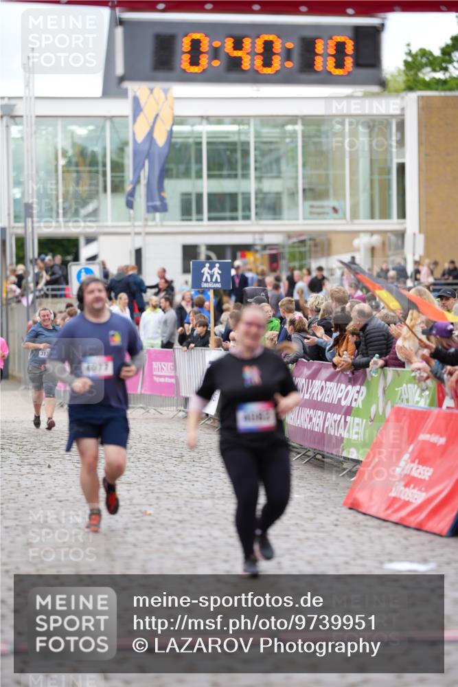 12.06.2026 - Holstenköstenlauf LAZAROV Photography http://msf.ph/oto/9739951 12.06.2026 18:10:08 Laufen 4077, 4082 meine-sportfotos.de