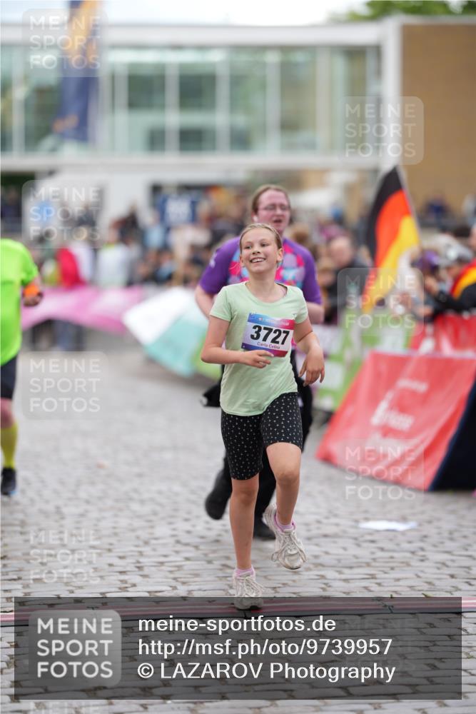12.06.2026 - Holstenköstenlauf LAZAROV Photography http://msf.ph/oto/9739957 12.06.2026 18:09:25 Laufen 3727, 4200, 4483 meine-sportfotos.de