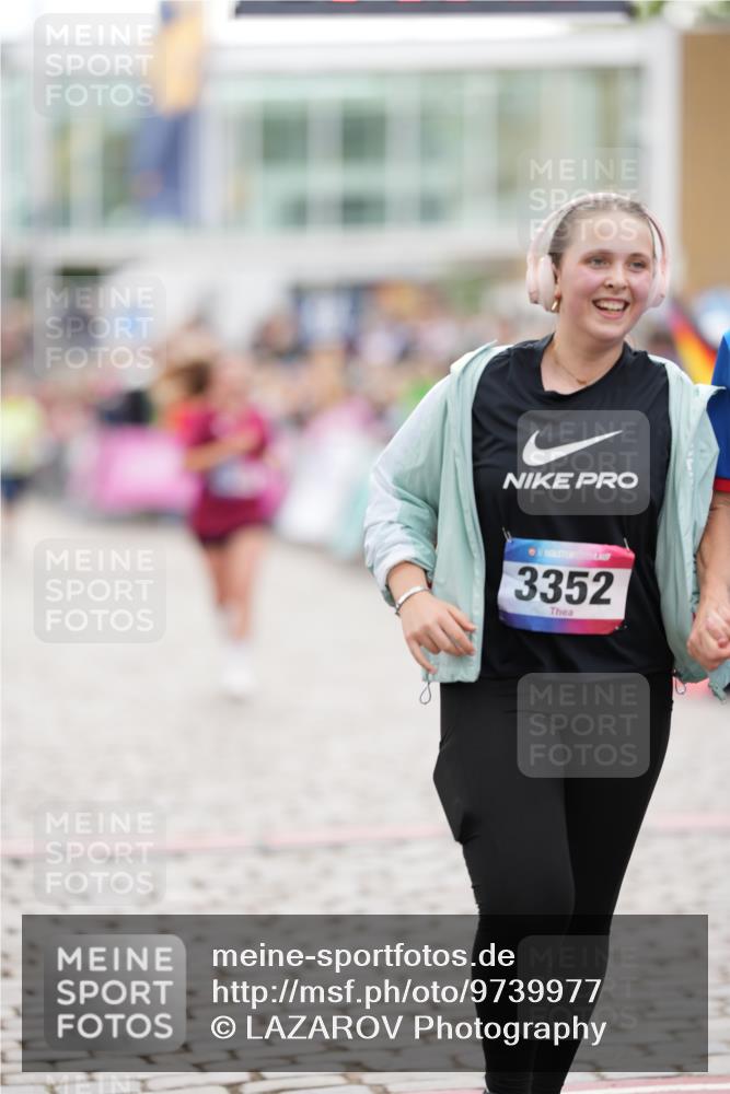 12.06.2026 - Holstenköstenlauf LAZAROV Photography http://msf.ph/oto/9739977 12.06.2026 18:05:18 Laufen 3352, 3353, 4282 meine-sportfotos.de