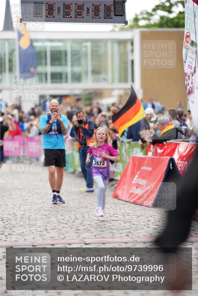 12.06.2026 - Holstenköstenlauf LAZAROV Photography http://msf.ph/oto/9739996 12.06.2026 18:05:05 Laufen 3409, 3871, 3872, 3874, 4539 meine-sportfotos.de