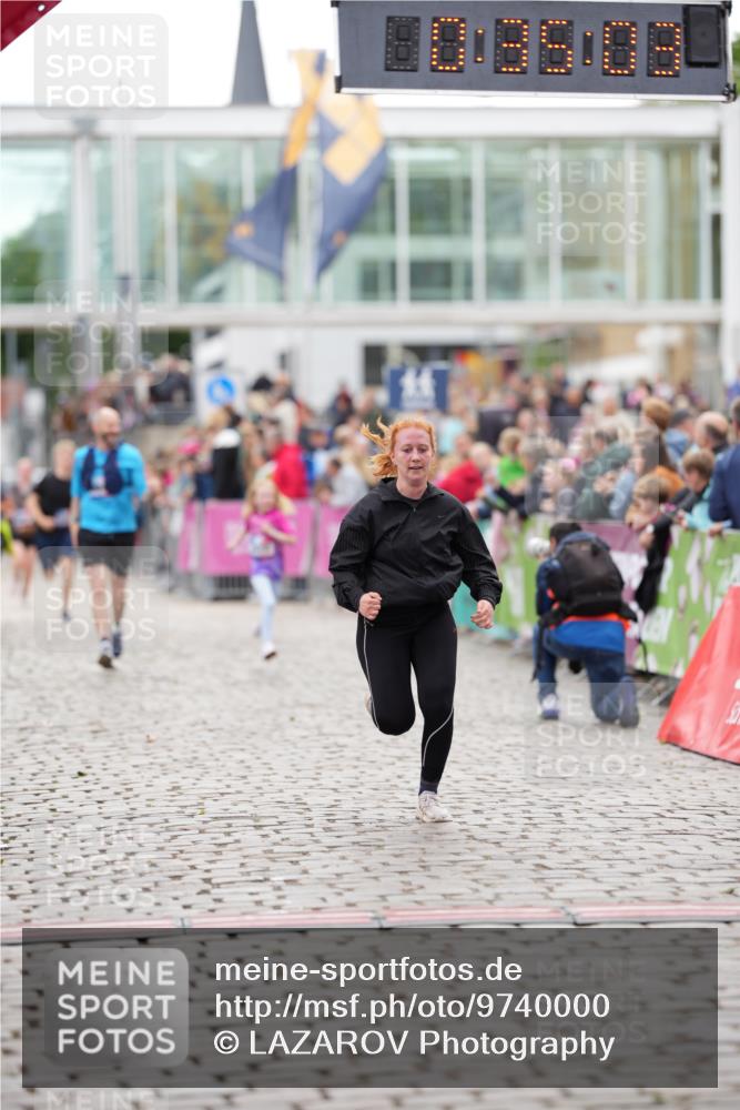 12.06.2026 - Holstenköstenlauf LAZAROV Photography http://msf.ph/oto/9740000 12.06.2026 18:05:01 Laufen 3872, 3874, 4408 meine-sportfotos.de