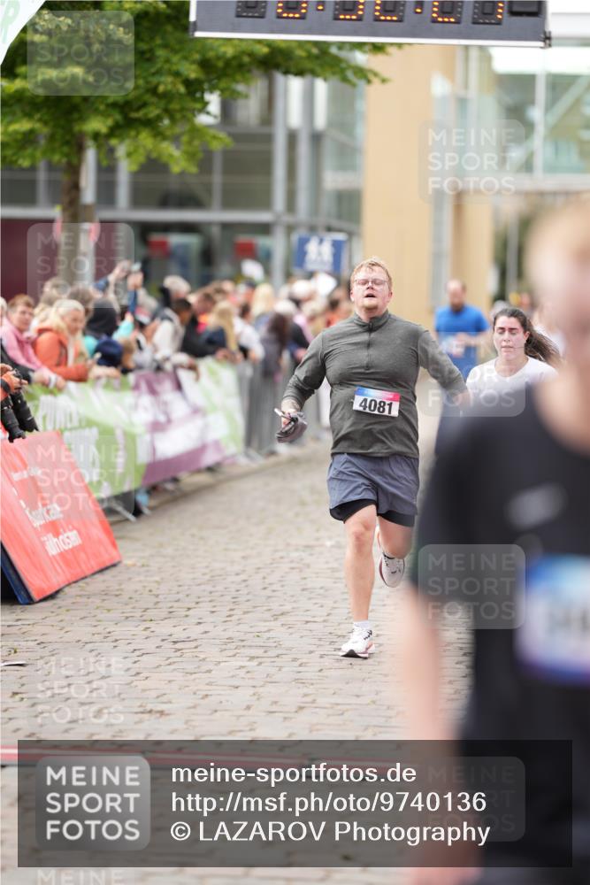 12.06.2026 - Holstenköstenlauf LAZAROV Photography http://msf.ph/oto/9740136 12.06.2026 18:02:25 Laufen 3942, 4080, 4081 meine-sportfotos.de