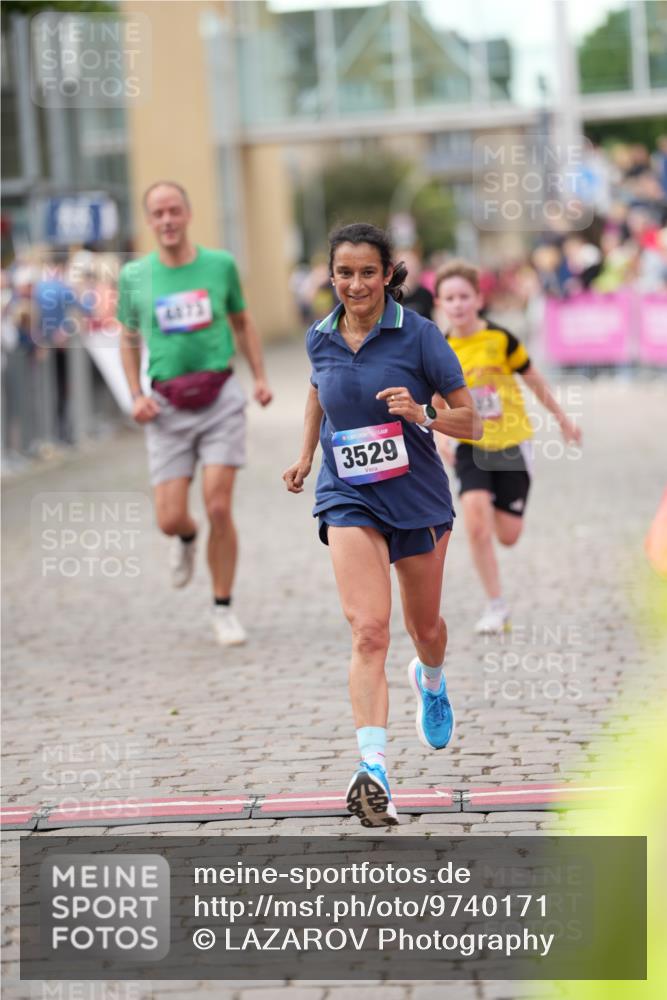 12.06.2026 - Holstenköstenlauf LAZAROV Photography http://msf.ph/oto/9740171 12.06.2026 18:01:49 Laufen 3529, 3813, 4623, 4873 meine-sportfotos.de