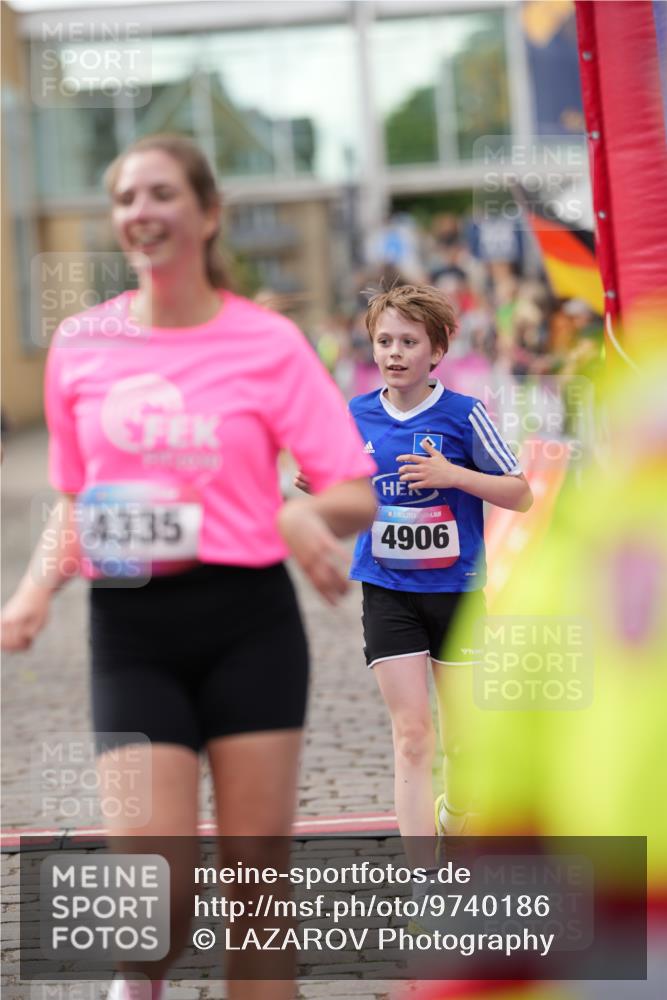 12.06.2026 - Holstenköstenlauf LAZAROV Photography http://msf.ph/oto/9740186 12.06.2026 18:01:35 Laufen 3300, 4075, 4076, 4335, 4338, 4398, 4541, 4874, 4905, 4906 meine-sportfotos.de