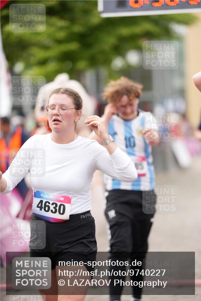 12.06.2026 - Holstenköstenlauf LAZAROV Photography http://msf.ph/oto/9740227 12.06.2026 18:00:54 Laufen 3158, 3245, 3299, 3377, 3418, 3732, 4030, 4480, 4629, 4630, 4885, 4889 meine-sportfotos.de