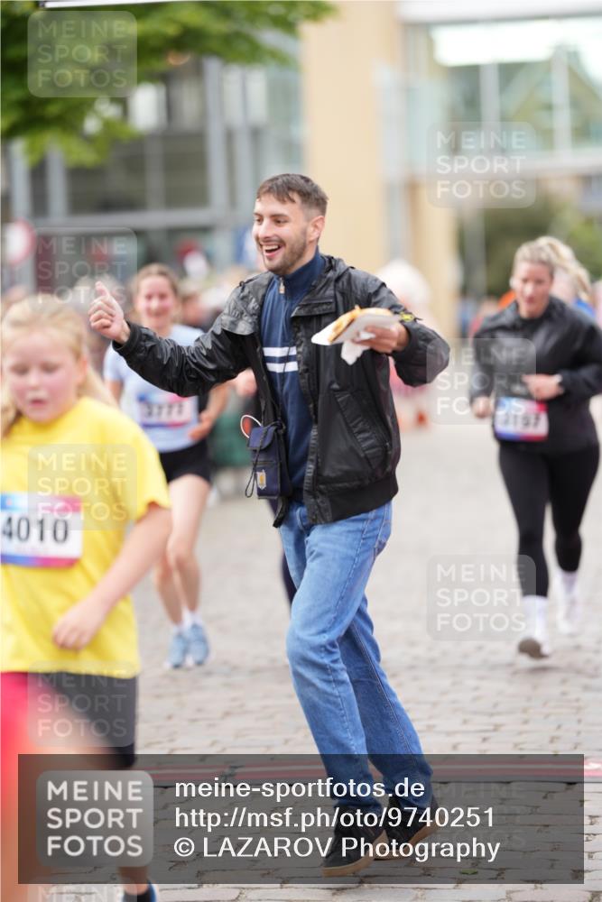 12.06.2026 - Holstenköstenlauf LAZAROV Photography http://msf.ph/oto/9740251 12.06.2026 18:00:31 Laufen 3197, 3741, 3777, 3984, 4010, 4476 meine-sportfotos.de
