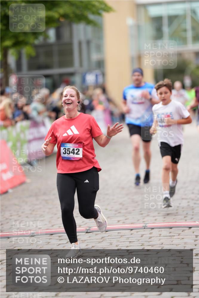 12.06.2026 - Holstenköstenlauf LAZAROV Photography http://msf.ph/oto/9740460 12.06.2026 17:57:11 Laufen 3032, 3542, 3643, 3927, 4715, 4716, 4783, 4803 meine-sportfotos.de