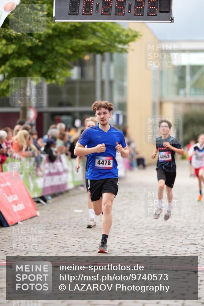 12.06.2026 - Holstenköstenlauf LAZAROV Photography http://msf.ph/oto/9740573 12.06.2026 17:55:23 Laufen 3308, 4043, 4062, 4063, 4448, 4466, 4478, 4569, 4849 meine-sportfotos.de