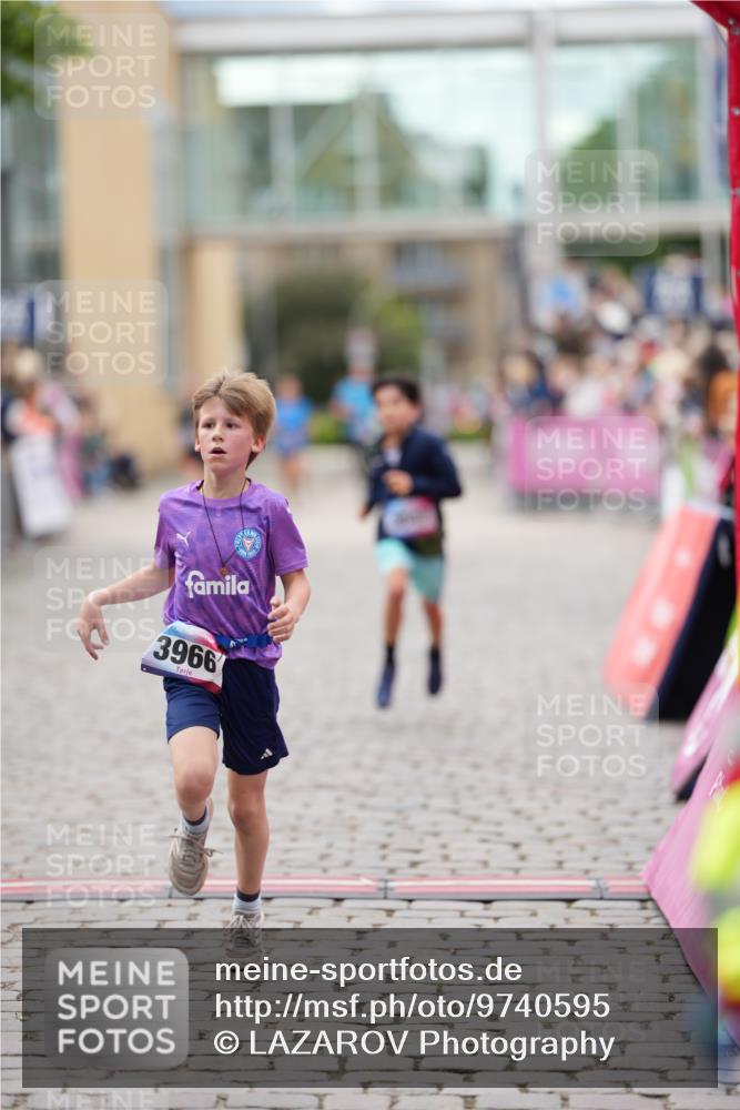 12.06.2026 - Holstenköstenlauf LAZAROV Photography http://msf.ph/oto/9740595 12.06.2026 17:54:56 Laufen 3847, 3966 meine-sportfotos.de