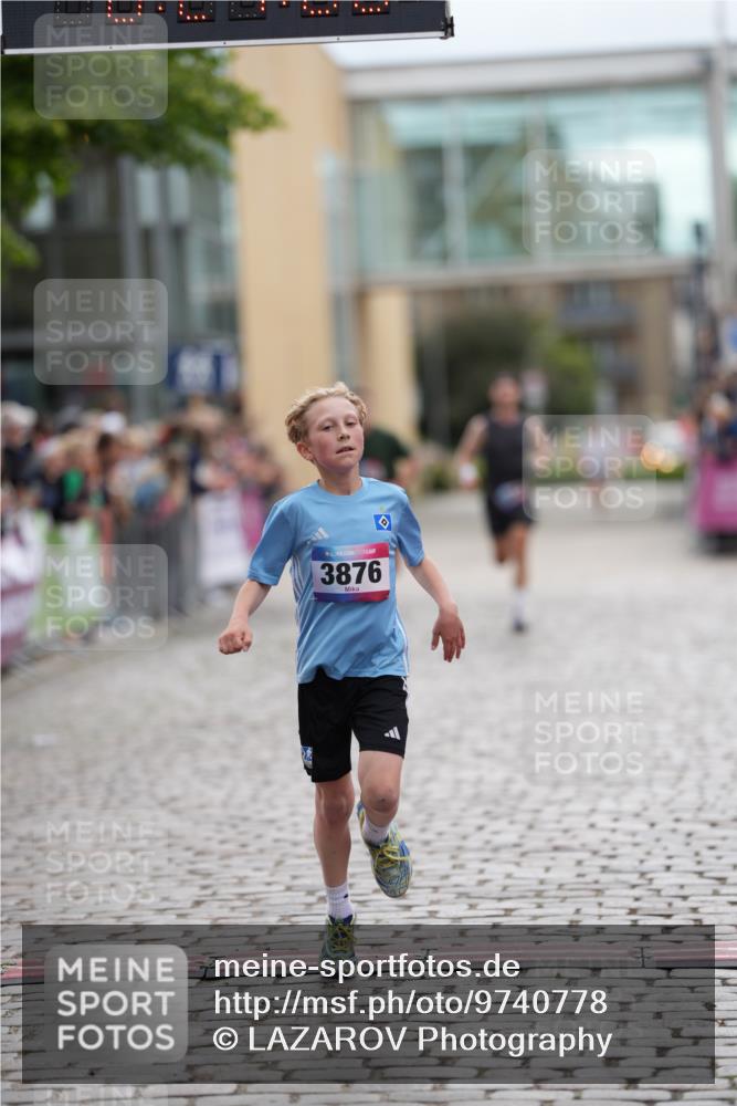 12.06.2026 - Holstenköstenlauf LAZAROV Photography http://msf.ph/oto/9740778 12.06.2026 17:50:58 Laufen 3570, 3859, 3876 meine-sportfotos.de
