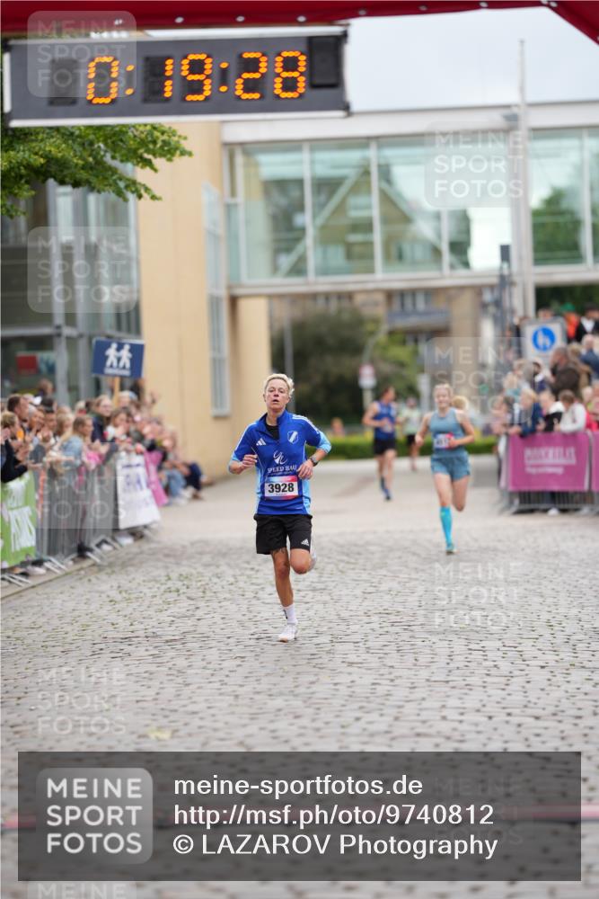 12.06.2026 - Holstenköstenlauf LAZAROV Photography http://msf.ph/oto/9740812 12.06.2026 17:49:26 Laufen 3928, 4322, 4811 meine-sportfotos.de