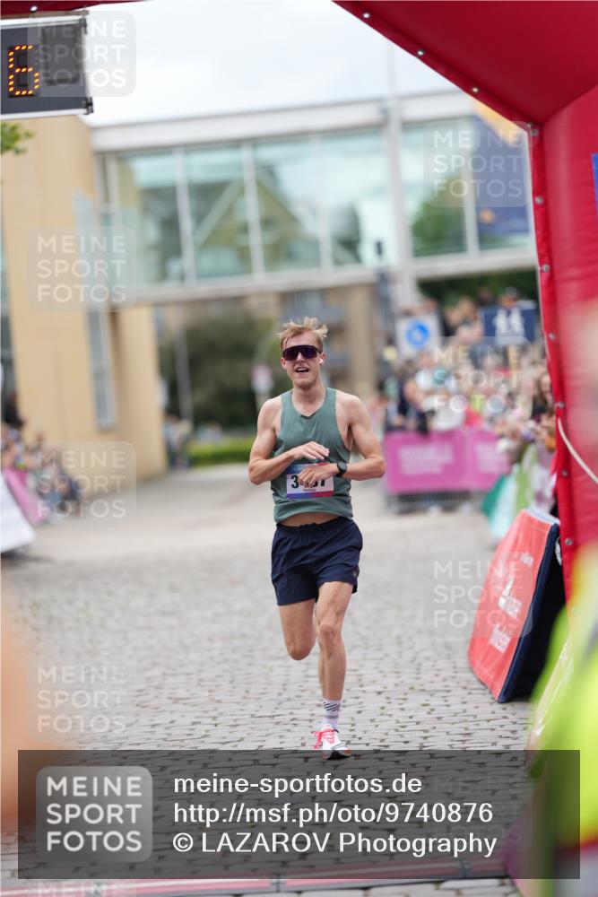 12.06.2026 - Holstenköstenlauf LAZAROV Photography http://msf.ph/oto/9740876 12.06.2026 17:46:34 Laufen 3333, 3388, 3487 meine-sportfotos.de