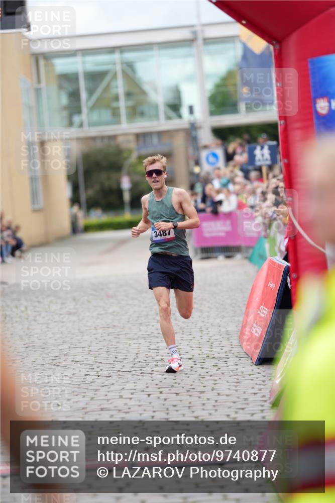 12.06.2026 - Holstenköstenlauf LAZAROV Photography http://msf.ph/oto/9740877 12.06.2026 17:46:34 Laufen 3333, 3388, 3487 meine-sportfotos.de
