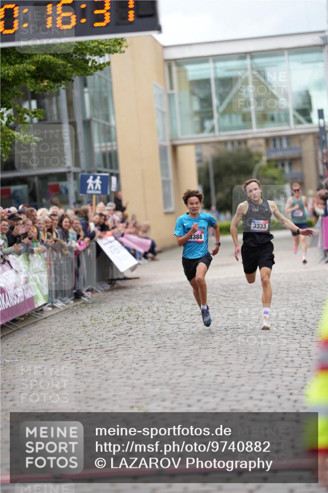 12.06.2026 - Holstenköstenlauf LAZAROV Photography http://msf.ph/oto/9740882 12.06.2026 17:46:29 Laufen 3333, 3388 meine-sportfotos.de