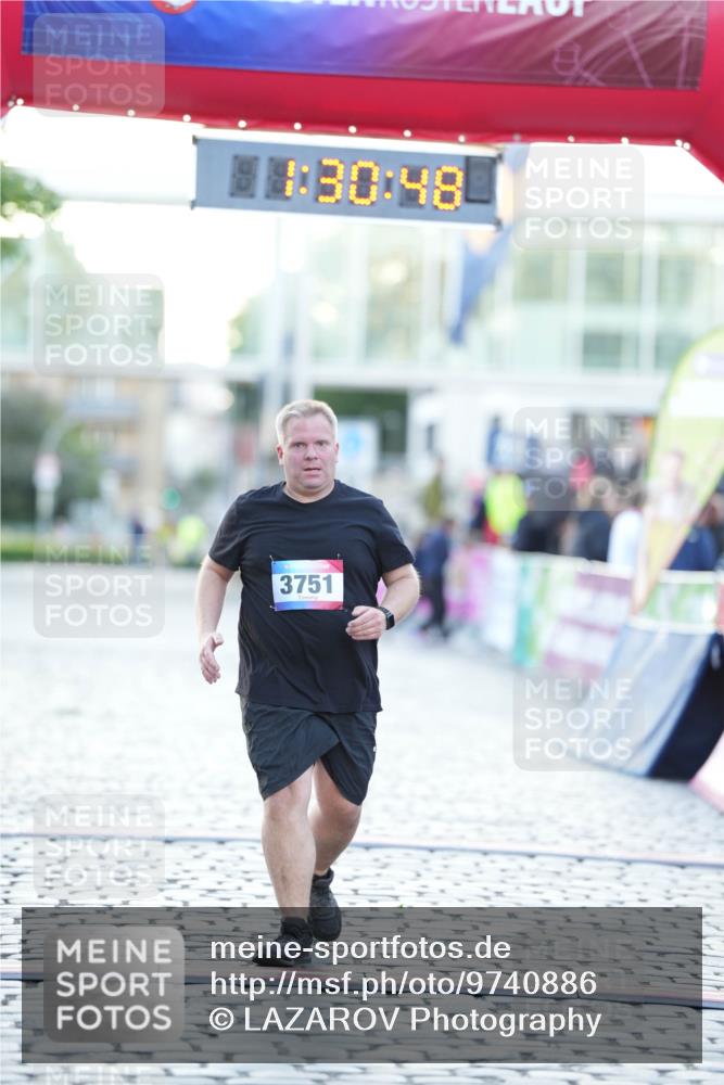 12.06.2026 - Holstenköstenlauf LAZAROV Photography http://msf.ph/oto/9740886 12.06.2026 20:30:46 Laufen 30, 48, 3751, 3751 meine-sportfotos.de