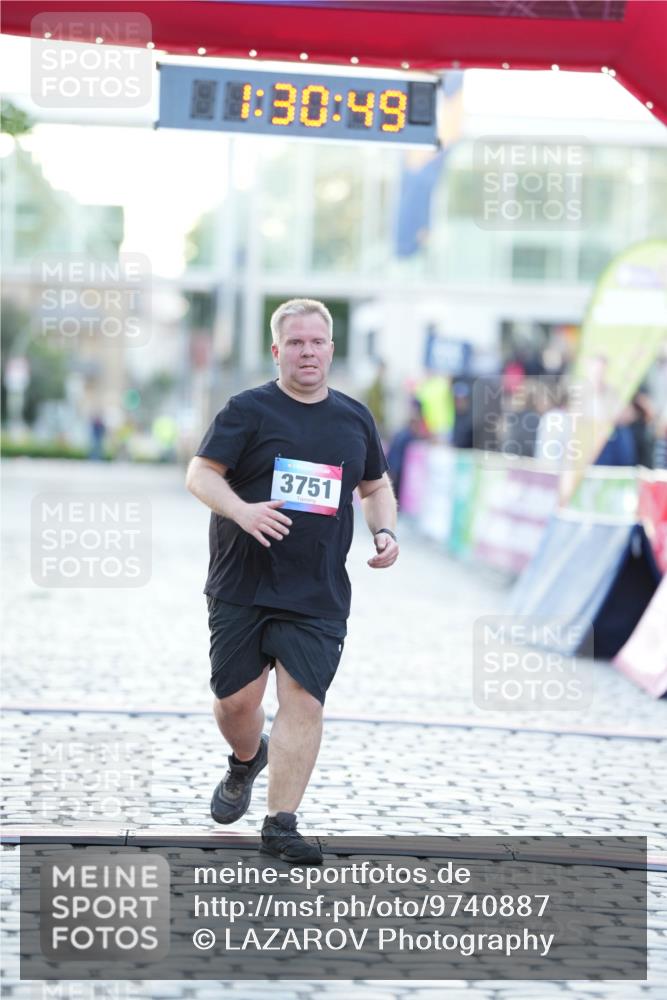 12.06.2026 - Holstenköstenlauf LAZAROV Photography http://msf.ph/oto/9740887 12.06.2026 20:30:47 Laufen 30, 49, 3751, 3751 meine-sportfotos.de