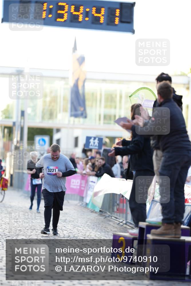12.06.2026 - Holstenköstenlauf LAZAROV Photography http://msf.ph/oto/9740910 12.06.2026 20:34:39 Laufen 1, 34, 41, 3221, 3 meine-sportfotos.de