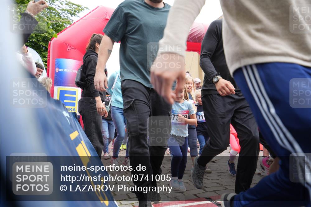 12.06.2026 - Holstenköstenlauf LAZAROV Photography http://msf.ph/oto/9741005 12.06.2026 15:10:37 Laufen 79, 71 meine-sportfotos.de