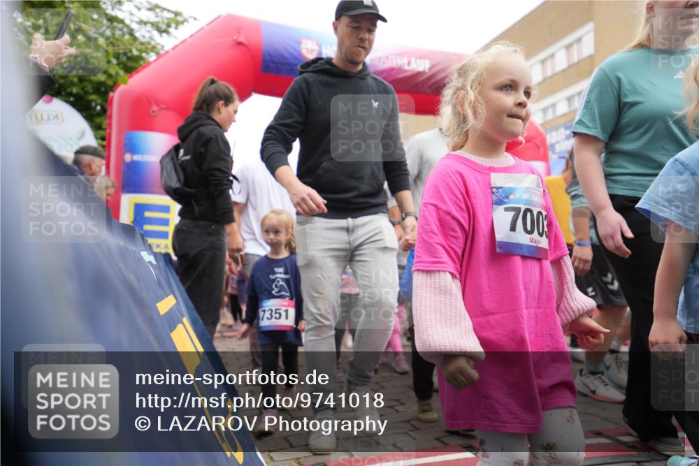 12.06.2026 - Holstenköstenlauf LAZAROV Photography http://msf.ph/oto/9741018 12.06.2026 15:10:55 Laufen 7351, 36, 700 meine-sportfotos.de