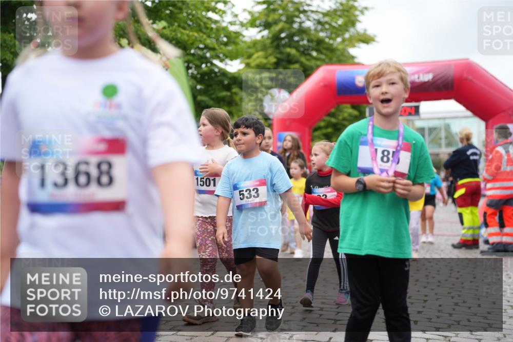12.06.2026 - Holstenköstenlauf LAZAROV Photography http://msf.ph/oto/9741424 12.06.2026 15:39:06 Laufen 11, 1368, 1501, 533, 185, 101, 135, 784, 785, 791, 921, 922, 1265, 1377, 1522 meine-sportfotos.de