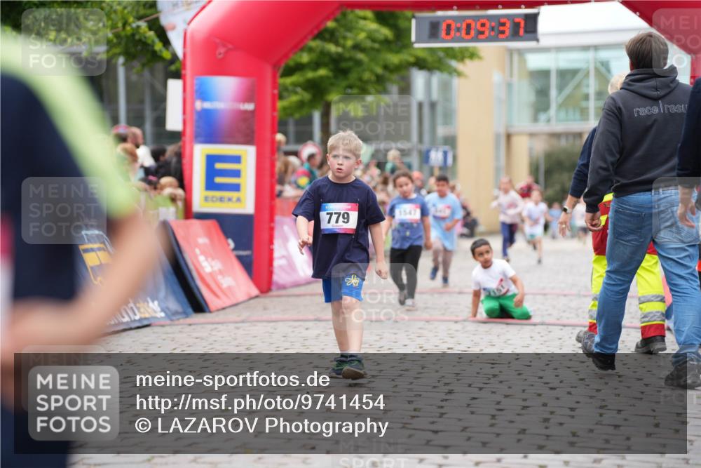 12.06.2026 - Holstenköstenlauf LAZAROV Photography http://msf.ph/oto/9741454 12.06.2026 15:39:39 Laufen 779, 1547, 0, 09, 37, 541, 774, 1365, 1375, 1547 meine-sportfotos.de