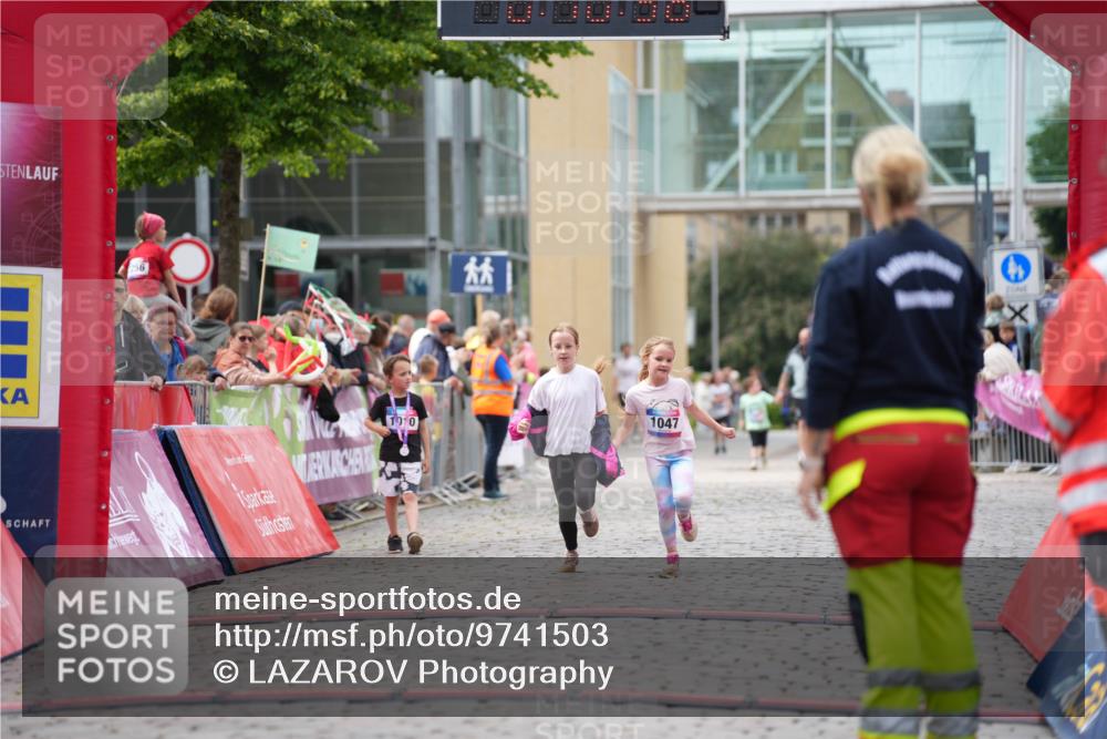 12.06.2026 - Holstenköstenlauf LAZAROV Photography http://msf.ph/oto/9741503 12.06.2026 15:40:39 Laufen 256, 100, 1047, 1047 meine-sportfotos.de