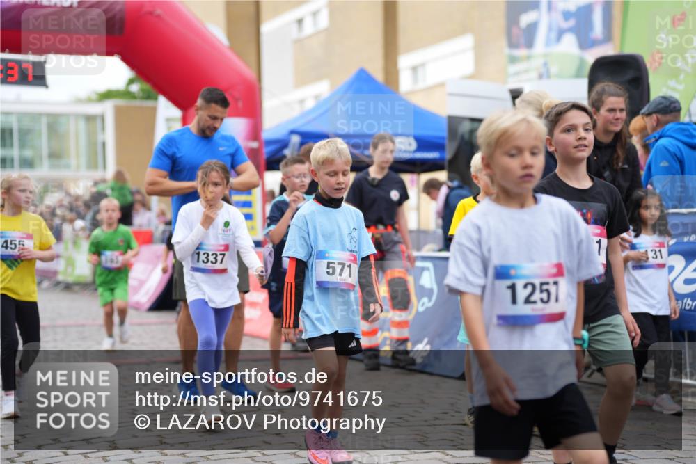 12.06.2026 - Holstenköstenlauf LAZAROV Photography http://msf.ph/oto/9741675 12.06.2026 16:06:39 Laufen 31, 455, 1337, 571, 1251, 31, 193, 204, 327, 455, 1130, 1250, 1359, 1388, 1394, 1527 meine-sportfotos.de