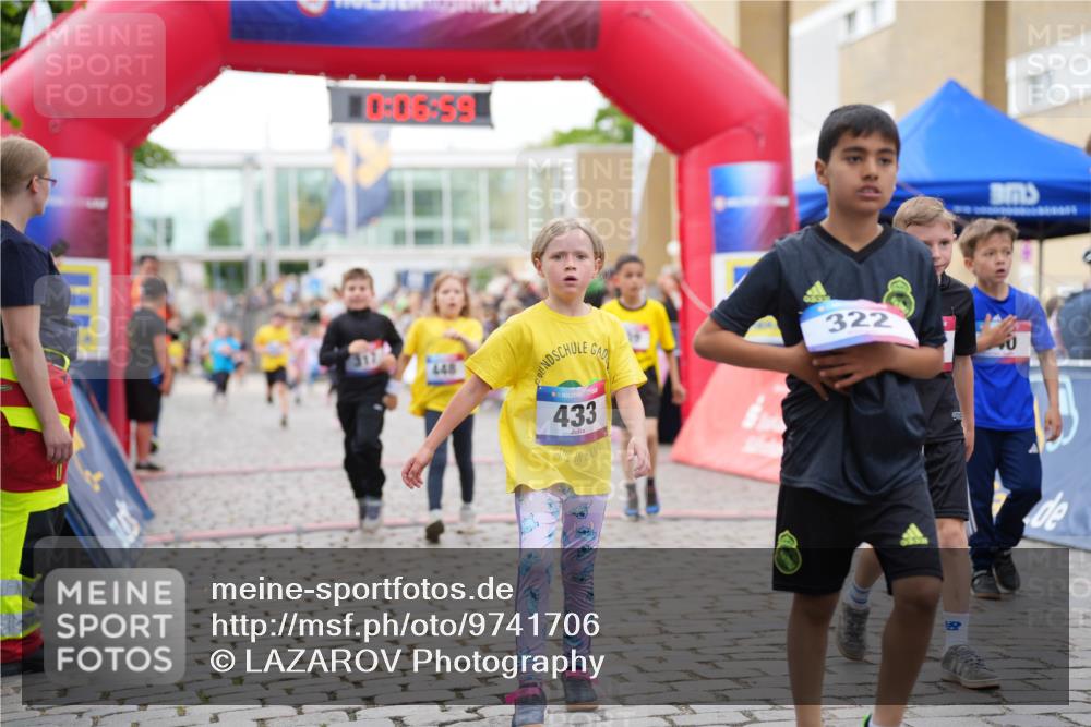 12.06.2026 - Holstenköstenlauf LAZAROV Photography http://msf.ph/oto/9741706 12.06.2026 16:07:01 Laufen 36, 433, 322, 317, 320, 443, 448, 557, 562, 1017, 1247, 1345, 1382, 1487 meine-sportfotos.de