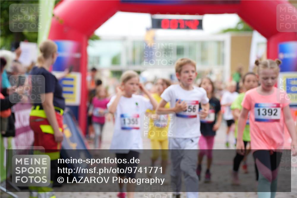12.06.2026 - Holstenköstenlauf LAZAROV Photography http://msf.ph/oto/9741771 12.06.2026 16:07:44 Laufen 356, 1392, 1355, 153, 158, 195, 345, 414, 441, 444, 546, 547, 553, 814, 815, 821, 1128, 1221, 1241, 1248, 1334, 1335, 1336, 1407, 1408, 1411 meine-sportfotos.de