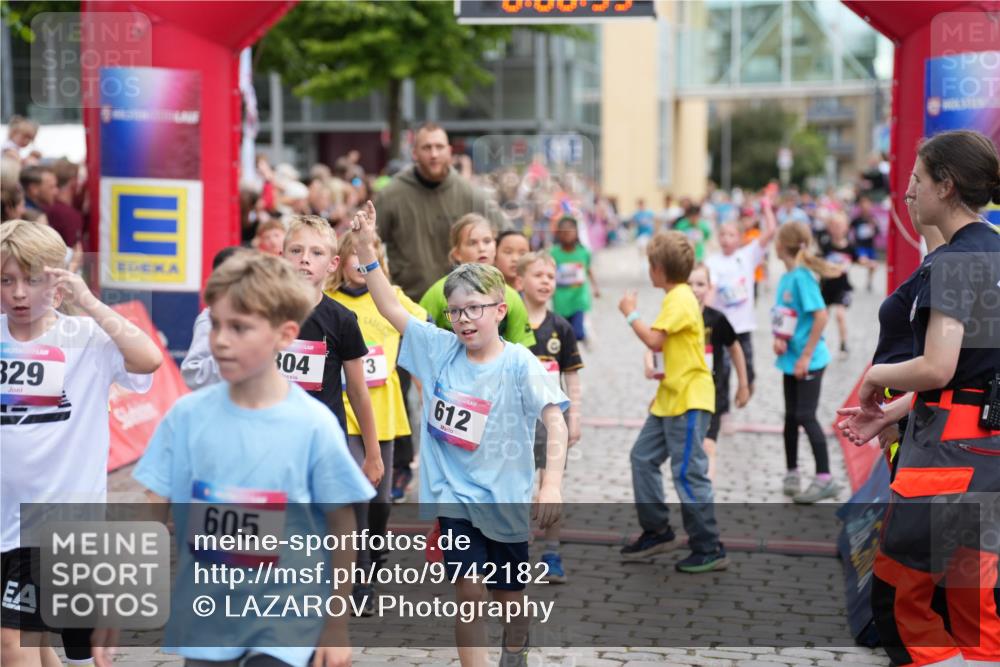 12.06.2026 - Holstenköstenlauf LAZAROV Photography http://msf.ph/oto/9742182 12.06.2026 16:21:51 Laufen 329, 304, 605, 612, 86, 206, 209, 289, 307, 597, 688, 702, 850, 857, 866, 1002, 1023, 1102, 1111, 1184, 1313, 1320, 1413, 1475, 1525, 1540, 1560 meine-sportfotos.de