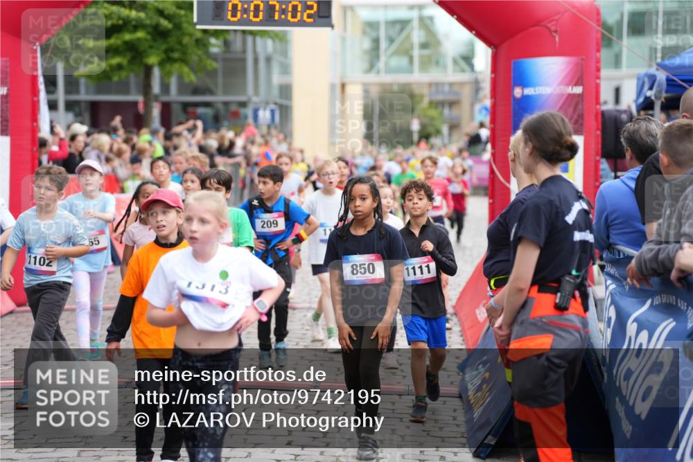 12.06.2026 - Holstenköstenlauf LAZAROV Photography http://msf.ph/oto/9742195 12.06.2026 16:22:00 Laufen 1102, 0, 07, 02, 209, 65, 850, 1111, 5, 51, 131, 165, 209, 289, 295, 296, 301, 467, 479, 583, 610, 689, 694, 706, 851, 856, 861, 1102, 1199, 1317, 1318, 1320, 1525, 1560 meine-sportfotos.de
