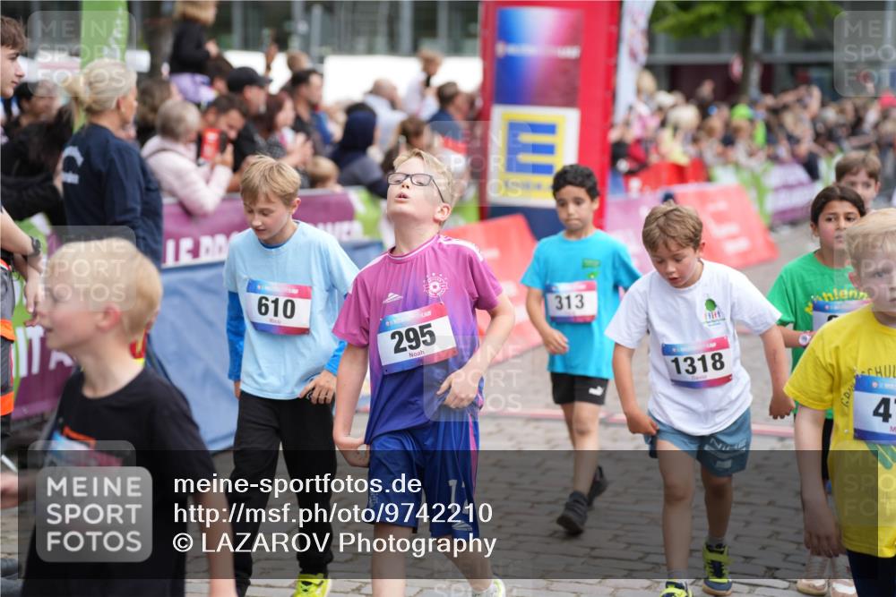 12.06.2026 - Holstenköstenlauf LAZAROV Photography http://msf.ph/oto/9742210 12.06.2026 16:22:11 Laufen 206, 610, 295, 313, 1318, 4, 137, 313, 380, 461, 833, 1022, 1032, 1192, 1193, 1315, 1460 meine-sportfotos.de