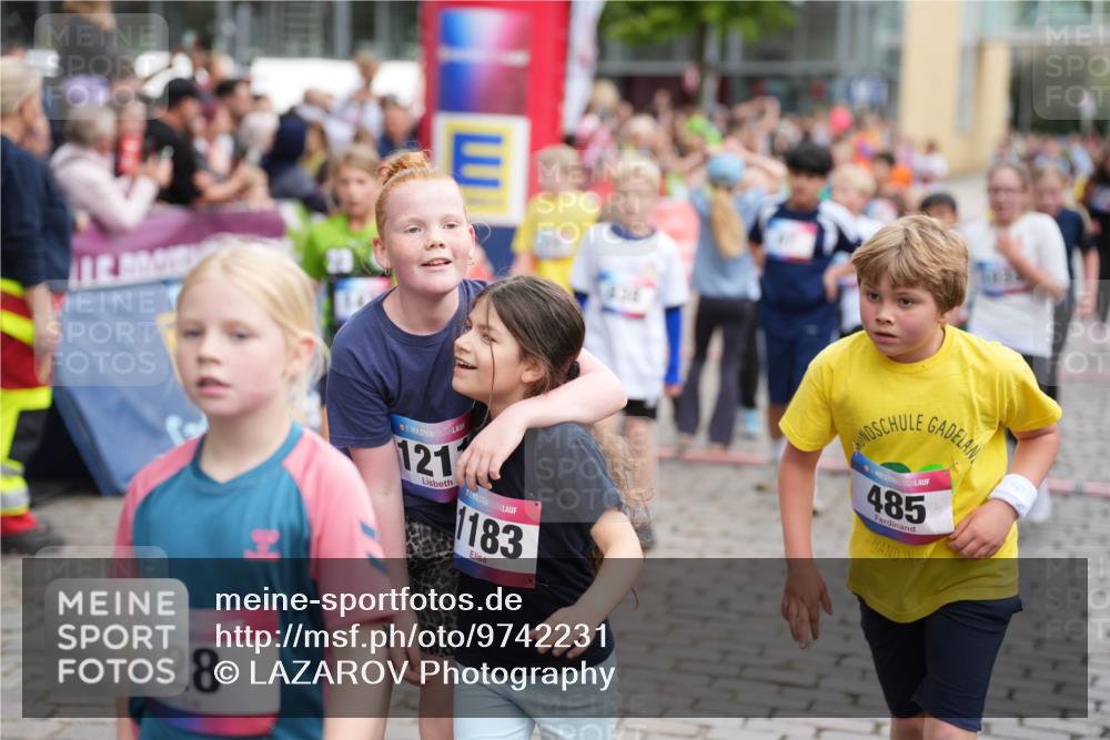 12.06.2026 - Holstenköstenlauf LAZAROV Photography http://msf.ph/oto/9742231 12.06.2026 16:22:26 Laufen 28, 121, 1183, 485, 145, 169, 212, 302, 383, 386, 464, 478, 482, 684, 772, 831, 836, 839, 842, 848, 849, 859, 860, 864, 962, 1025, 1033, 1118, 1200, 1395, 1435, 1543 meine-sportfotos.de