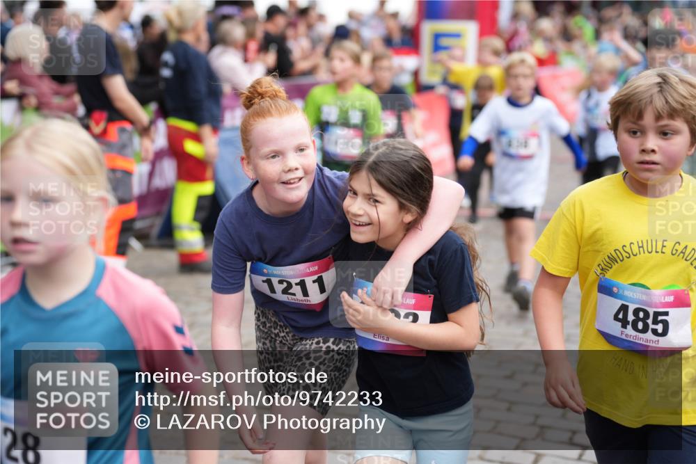 12.06.2026 - Holstenköstenlauf LAZAROV Photography http://msf.ph/oto/9742233 12.06.2026 16:22:27 Laufen 28, 35, 1211, 36, 485, 145, 169, 212, 302, 303, 383, 386, 464, 478, 482, 584, 684, 772, 831, 836, 839, 842, 848, 849, 859, 864, 951, 1025, 1118, 1395, 1543 meine-sportfotos.de