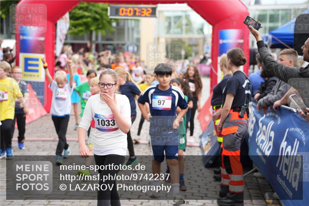 12.06.2026 - Holstenköstenlauf LAZAROV Photography http://msf.ph/oto/9742237 12.06.2026 16:22:29 Laufen 8, 200, 1033, 0, 07, 32, 97, 166, 169, 302, 303, 383, 464, 482, 584, 684, 836, 842, 848, 849, 859, 864, 951, 1025, 1118, 1476, 1543 meine-sportfotos.de