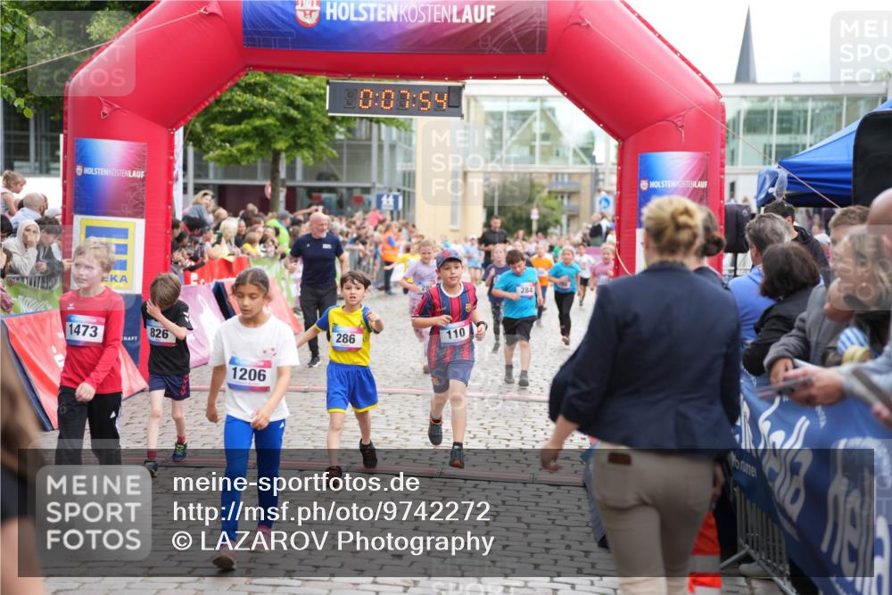 12.06.2026 - Holstenköstenlauf LAZAROV Photography http://msf.ph/oto/9742272 12.06.2026 16:22:52 Laufen 1473, 826, 1206, 10, 07, 5, 286, 110, 284, 61, 110, 284, 285, 286, 288, 297, 305, 385, 481, 589, 693, 695, 703, 826, 844, 845, 1028, 1100, 1113, 1185, 1220 meine-sportfotos.de