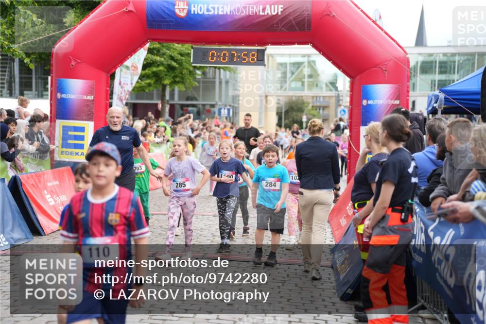 12.06.2026 - Holstenköstenlauf LAZAROV Photography http://msf.ph/oto/9742280 12.06.2026 16:22:55 Laufen 110, 703, 285, 0, 07, 58, 100, 284, 10, 61, 284, 285, 288, 297, 305, 385, 481, 589, 693, 695, 703, 844, 845, 1028, 1100, 1113, 1185, 1186, 1220, 1329 meine-sportfotos.de