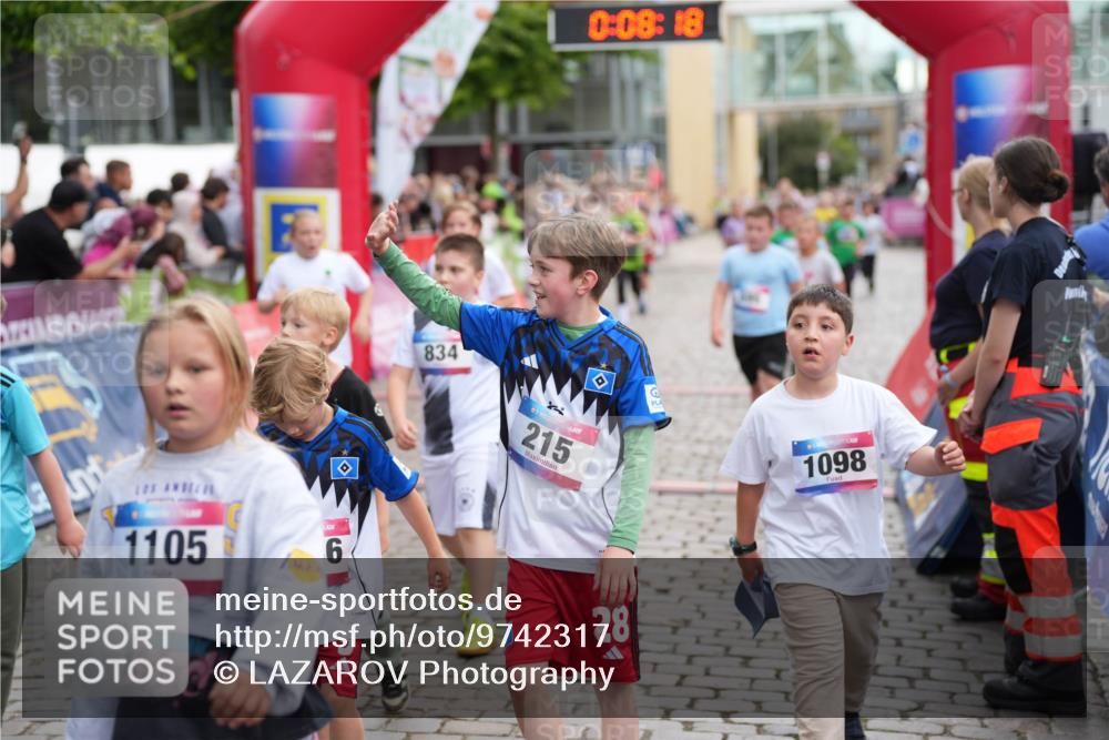 12.06.2026 - Holstenköstenlauf LAZAROV Photography http://msf.ph/oto/9742317 12.06.2026 16:23:16 Laufen 1105, 6, 0, 08, 18, 14, 834, 215, 28, 1098, 98, 119, 138, 164, 207, 465, 590, 595, 685, 698, 841, 1209, 1216, 1321, 1327, 1429, 1502 meine-sportfotos.de
