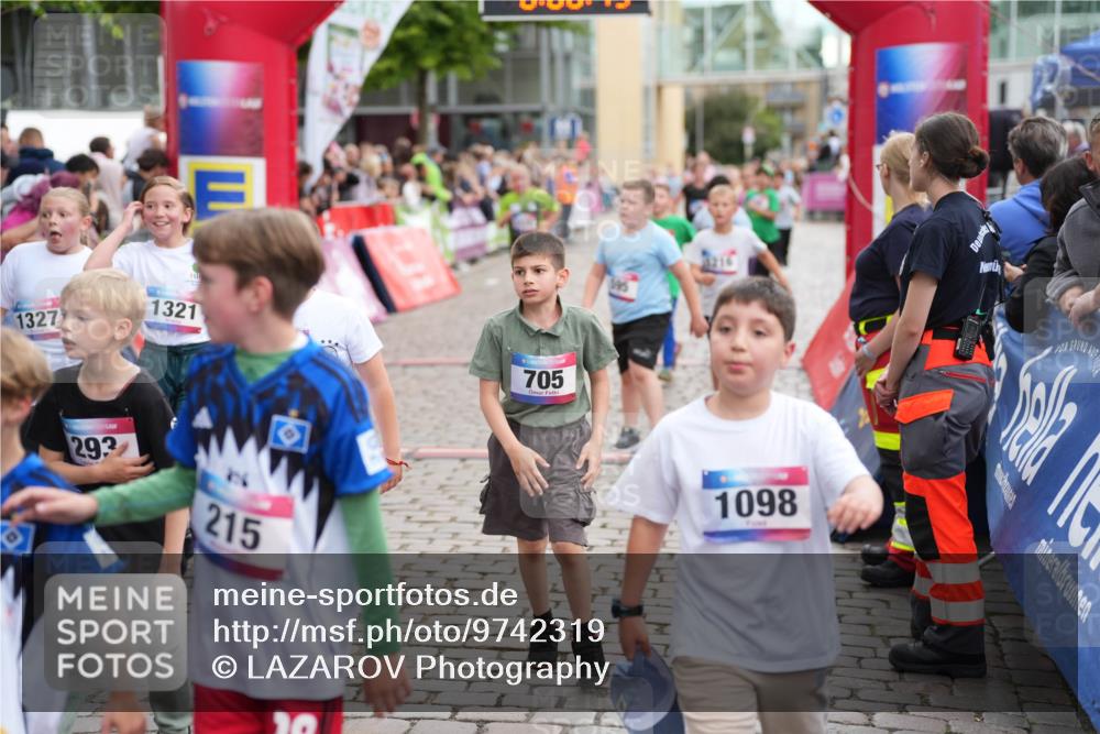 12.06.2026 - Holstenköstenlauf LAZAROV Photography http://msf.ph/oto/9742319 12.06.2026 16:23:17 Laufen 1327, 1321, 141, 293, 215, 705, 1098, 98, 119, 138, 164, 207, 465, 590, 593, 595, 685, 698, 841, 1209, 1216, 1321, 1327, 1429, 1502 meine-sportfotos.de