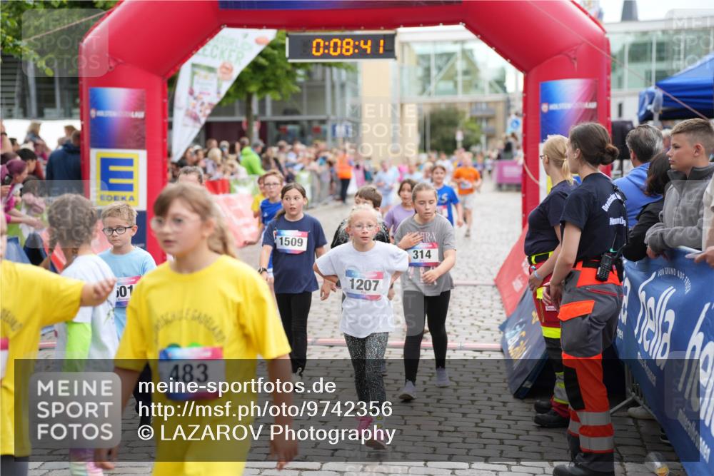 12.06.2026 - Holstenköstenlauf LAZAROV Photography http://msf.ph/oto/9742356 12.06.2026 16:23:39 Laufen 01, 0, 08, 41, 483, 1509, 314, 1207, 308, 384, 484, 585, 587, 863, 1107, 1120, 1325, 1485, 1486, 1491 meine-sportfotos.de