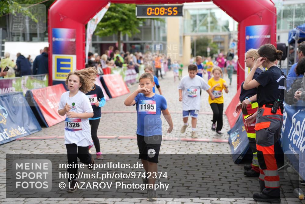12.06.2026 - Holstenköstenlauf LAZAROV Photography http://msf.ph/oto/9742374 12.06.2026 16:23:52 Laufen 58, 1195, 1326, 0, 08, 55, 1202, 1378, 4, 579, 611, 704, 846, 858, 1202, 1326, 1378, 1380 meine-sportfotos.de