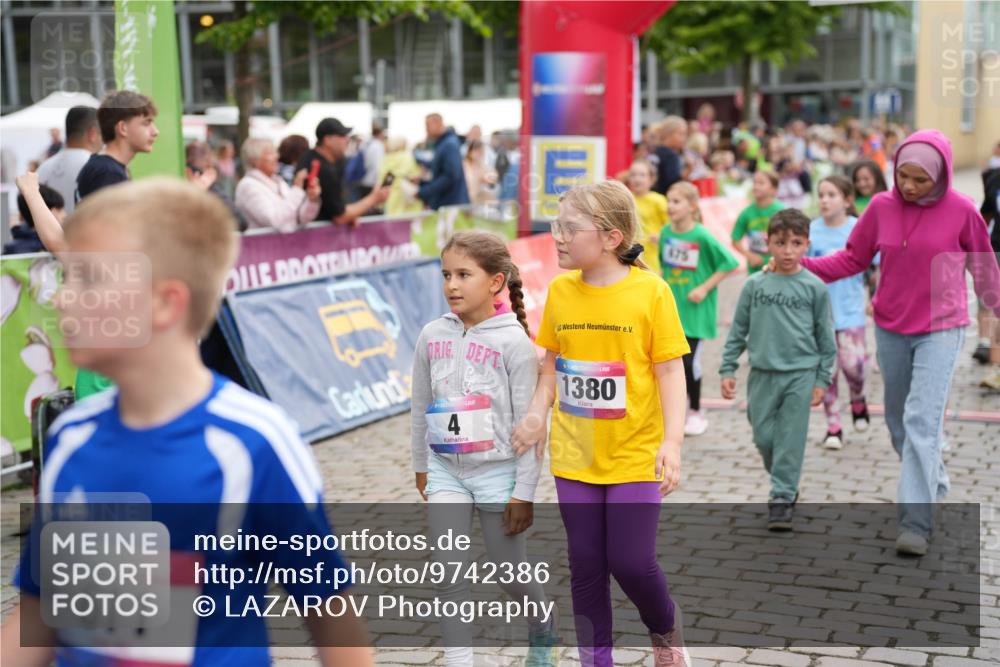 12.06.2026 - Holstenköstenlauf LAZAROV Photography http://msf.ph/oto/9742386 12.06.2026 16:24:03 Laufen 611, 4, 1380, 475, 460, 580, 675, 690, 692, 1109, 1117, 1191, 1331, 1467 meine-sportfotos.de