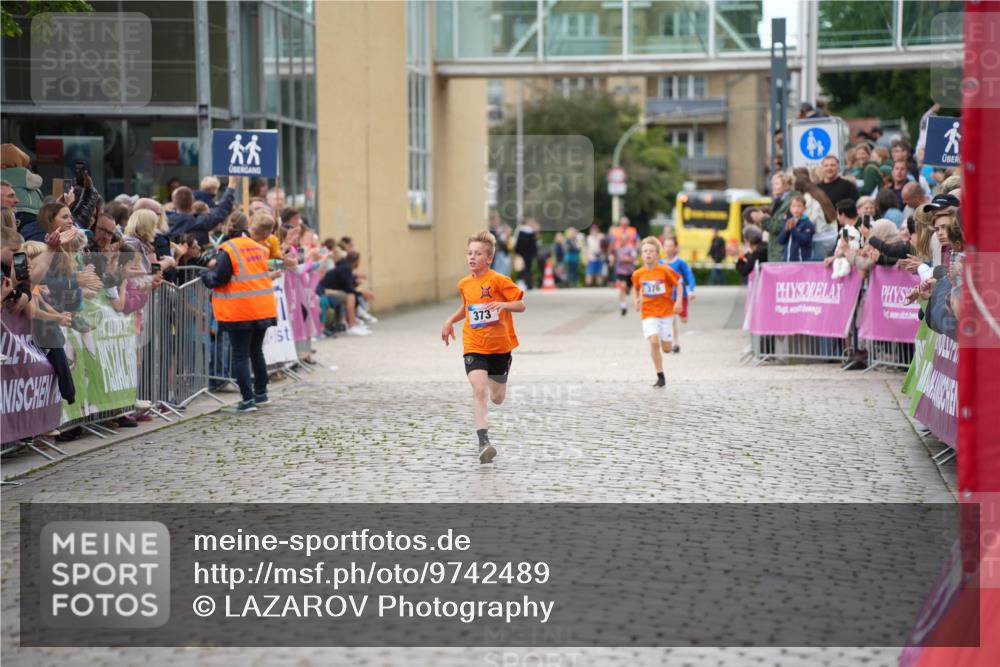 12.06.2026 - Holstenköstenlauf LAZAROV Photography http://msf.ph/oto/9742489 12.06.2026 16:34:48 Laufen 376, 373, 373, 376 meine-sportfotos.de