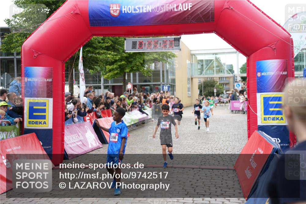 12.06.2026 - Holstenköstenlauf LAZAROV Photography http://msf.ph/oto/9742517 12.06.2026 16:35:22 Laufen 1096, 266, 75, 266, 641, 723, 990, 1096, 1175 meine-sportfotos.de