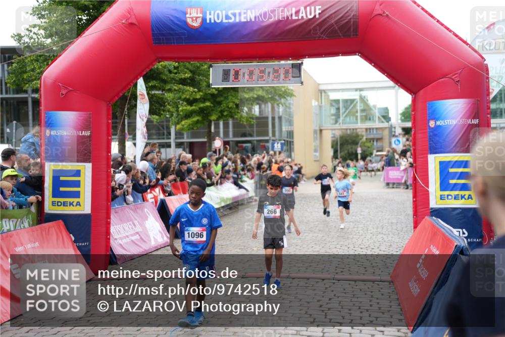 12.06.2026 - Holstenköstenlauf LAZAROV Photography http://msf.ph/oto/9742518 12.06.2026 16:35:22 Laufen 1096, 10, 266, 990, 266, 641, 723, 990, 1096, 1175 meine-sportfotos.de