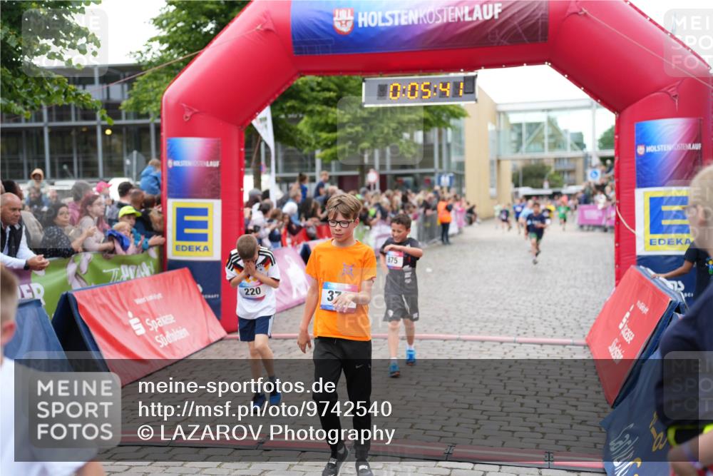 12.06.2026 - Holstenköstenlauf LAZAROV Photography http://msf.ph/oto/9742540 12.06.2026 16:35:43 Laufen 220, 37, 0, 05, 4, 875, 220, 374, 496, 502, 630, 646, 731, 875, 996, 998 meine-sportfotos.de