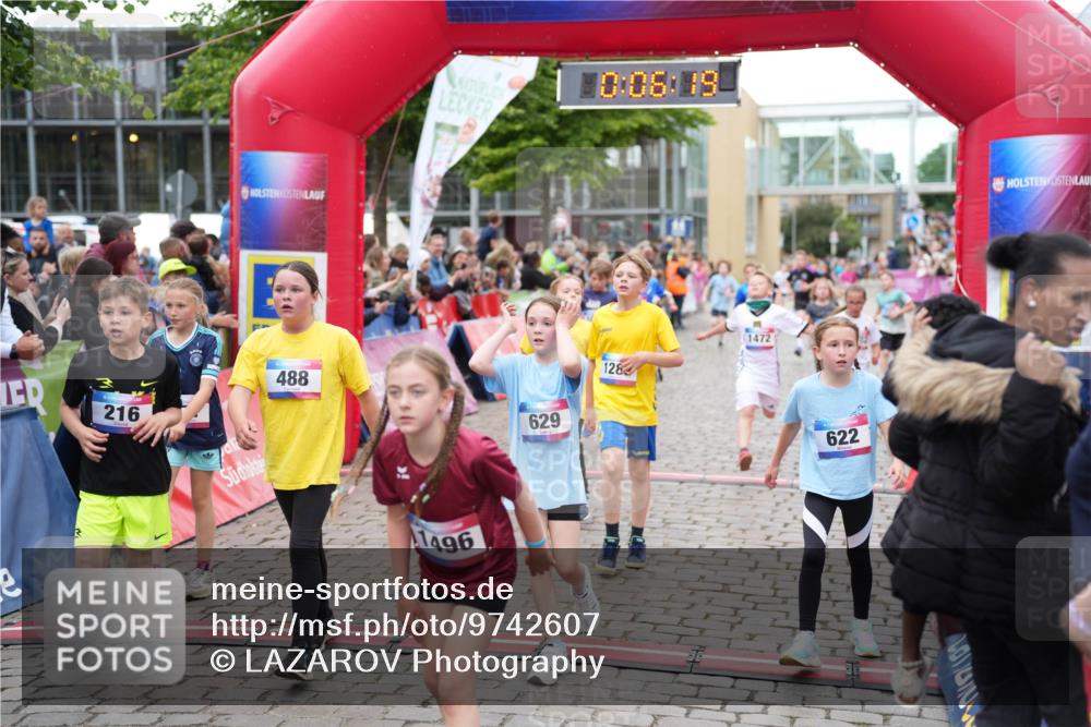 12.06.2026 - Holstenköstenlauf LAZAROV Photography http://msf.ph/oto/9742607 12.06.2026 16:36:21 Laufen 216, 10, 08, 19, 488, 629, 1496, 128, 1472, 622, 15, 109, 216, 271, 272, 277, 487, 488, 622, 629, 639, 722, 872, 881, 981, 1165, 1282, 1289, 1433, 1472 meine-sportfotos.de