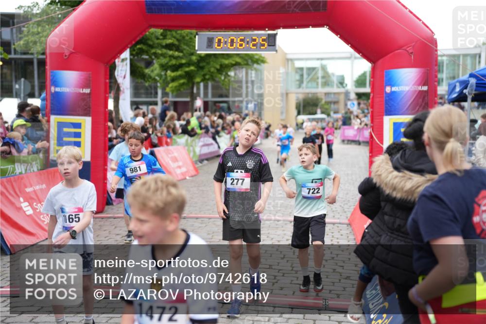 12.06.2026 - Holstenköstenlauf LAZAROV Photography http://msf.ph/oto/9742618 12.06.2026 16:36:27 Laufen 165, 10, 06, 25, 981, 277, 1472, 722, 223, 277, 639, 722, 724, 872, 881, 974, 980, 981, 1040, 1168, 1297, 1305, 1433 meine-sportfotos.de