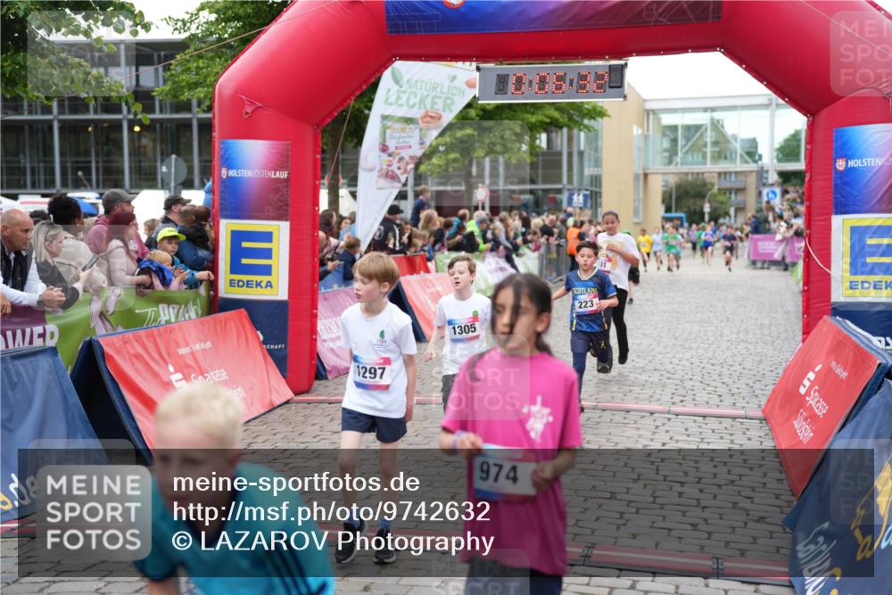 12.06.2026 - Holstenköstenlauf LAZAROV Photography http://msf.ph/oto/9742632 12.06.2026 16:36:35 Laufen 1297, 1305, 974, 223, 181, 181, 223, 453, 725, 728, 1305 meine-sportfotos.de