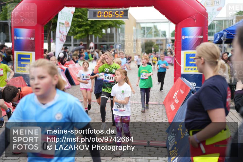 12.06.2026 - Holstenköstenlauf LAZAROV Photography http://msf.ph/oto/9742664 12.06.2026 16:36:55 Laufen 10, 06, 52, 411, 280, 1180, 121, 1431, 1280, 726, 75, 72, 96, 121, 174, 221, 255, 258, 276, 377, 499, 501, 504, 628, 726, 874, 1037, 1180, 1284, 1292, 1396 meine-sportfotos.de